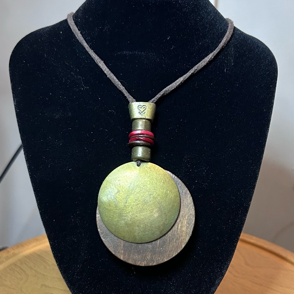 Women’s round gold tone pendant necklace‎ wooden disc beaded leather strip